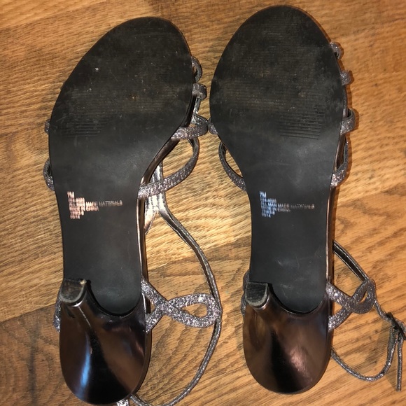 Cute Sparkly sliver heels - Picture 6 of 8